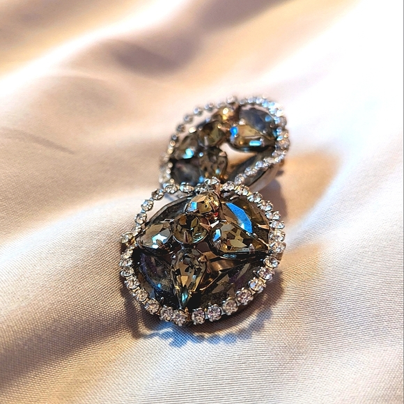 Vtg Weiss black & white aurora borealis clip on earrings - Picture 7 of 8